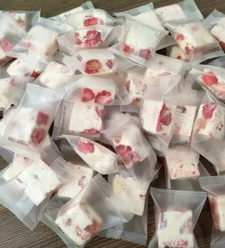 Bánh sữa dê dâu tây sấy khô mềm ngon ăn ngon tốt cho sức khỏe. 1  túi 1 lbs